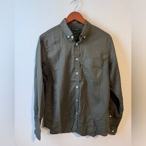 Banana Republic untucked slim fit men’s medium green cotton button down shirt